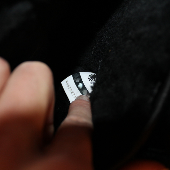 UGG COSMOS METALLIC SPARKLE SEQUIN BOOTS BLACK NEW - Picture 6 of 8